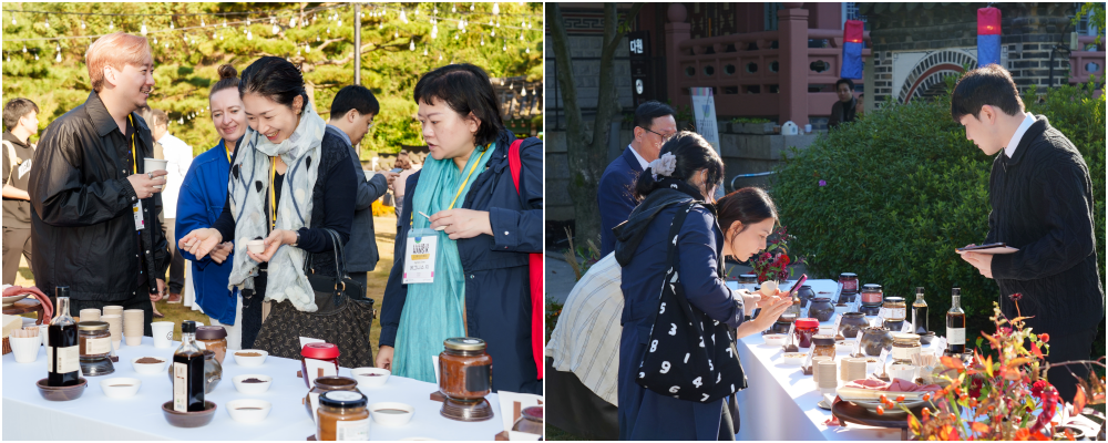 행사장 마당에서 체험 프로그램을 이용하는 사람들